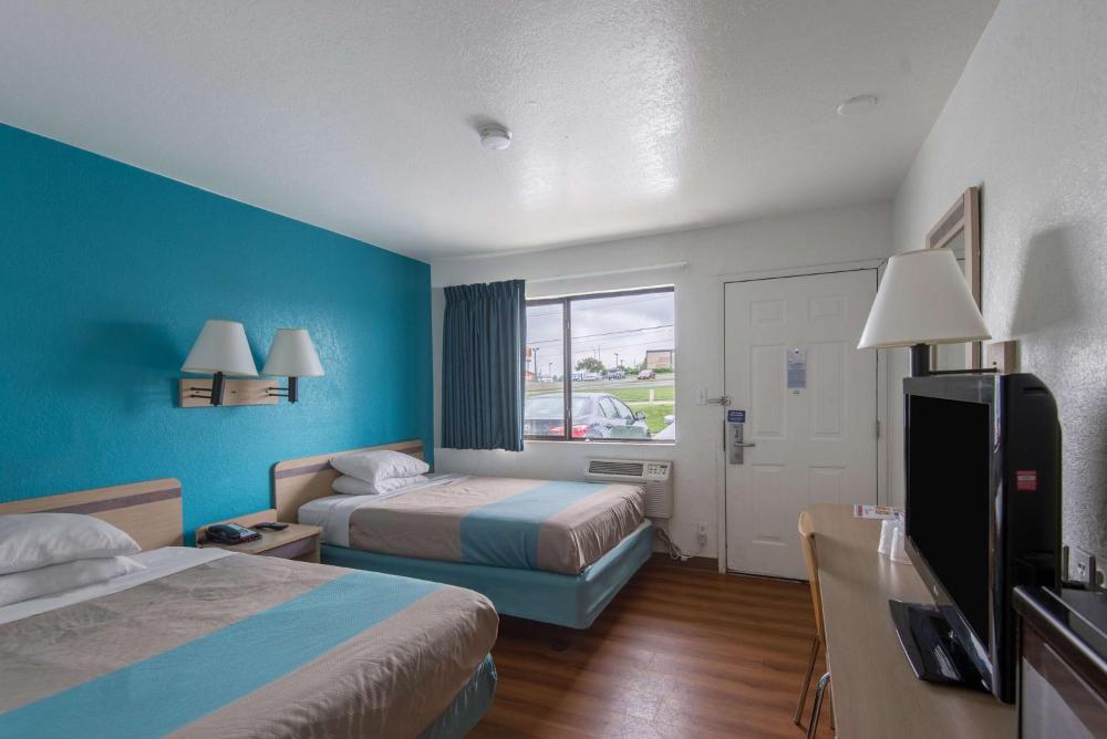 Quadruple Room - Disability Access - Roll in Shower interior
